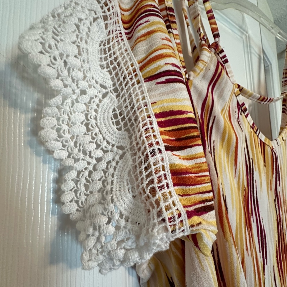 Cold shoulder blouse. - Picture 2 of 7